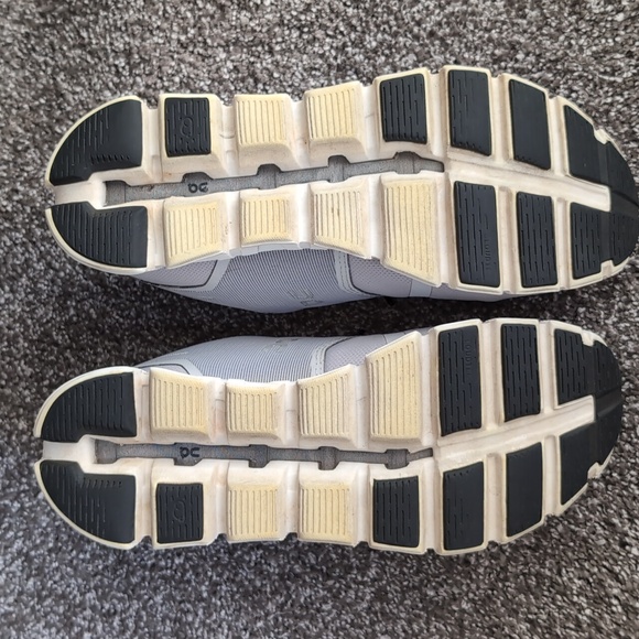 On Running Women's 9.5 med CLOUD 5 WATERPROOF running shoes - Glacier/White - Picture 8 of 11